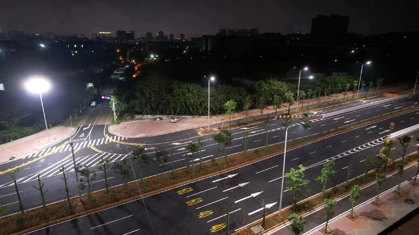 照亮回家的路 海口市长天路（海盛路至南海大道）照明工程施工现场直击