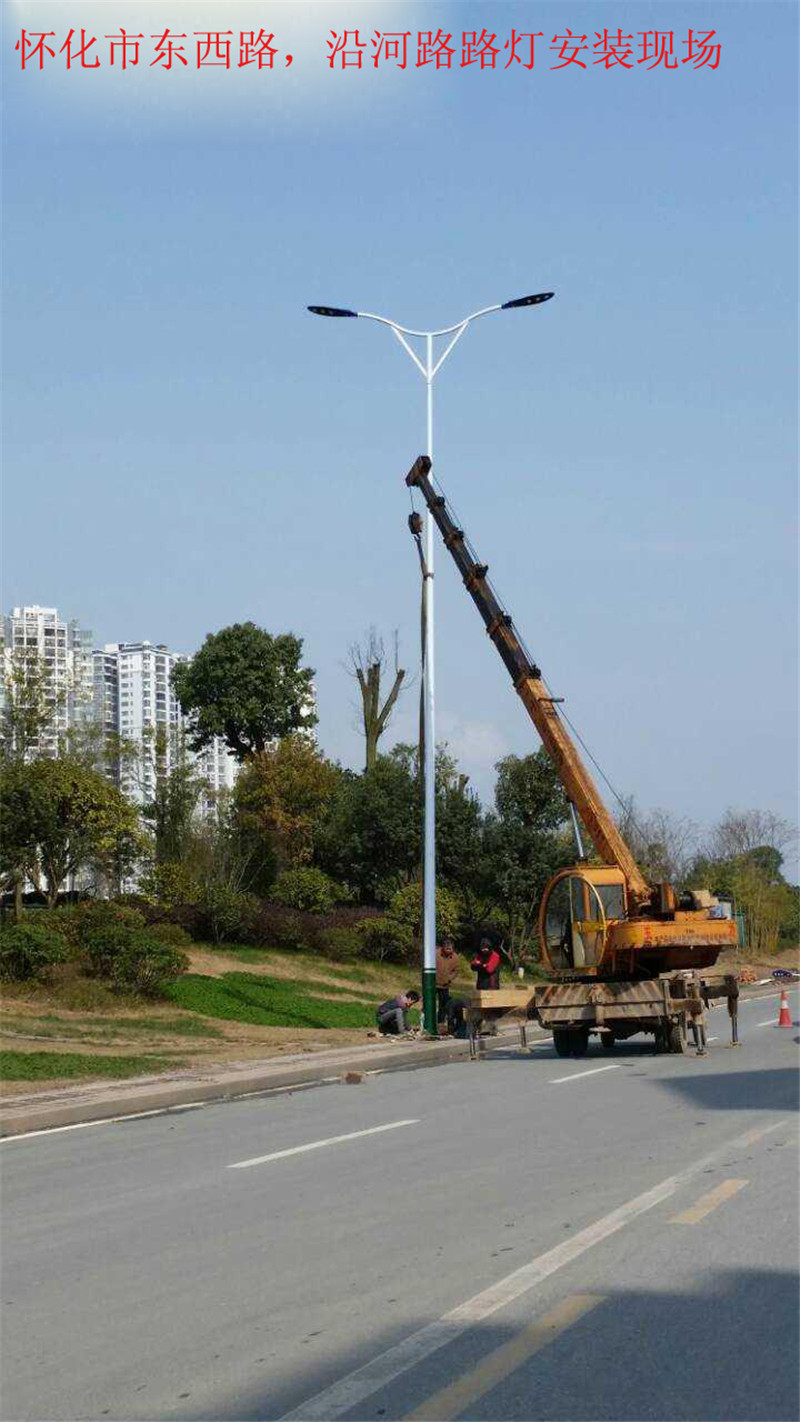 怀化市双臂路灯建设照亮回家路